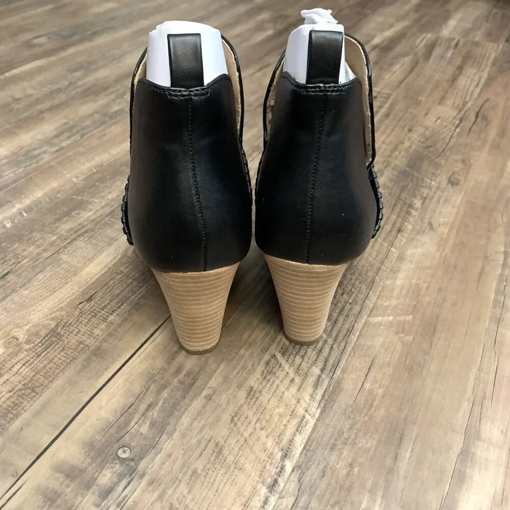 DV By Dolce Vita Geneva Booties Black 8.5 NWOB
